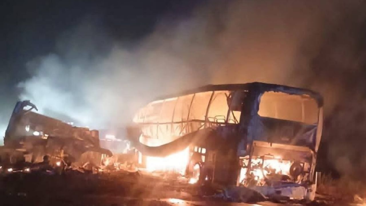 VIDEO: Fatal accidente en carretera Escárcega-Chetumal deja múltiples muertos