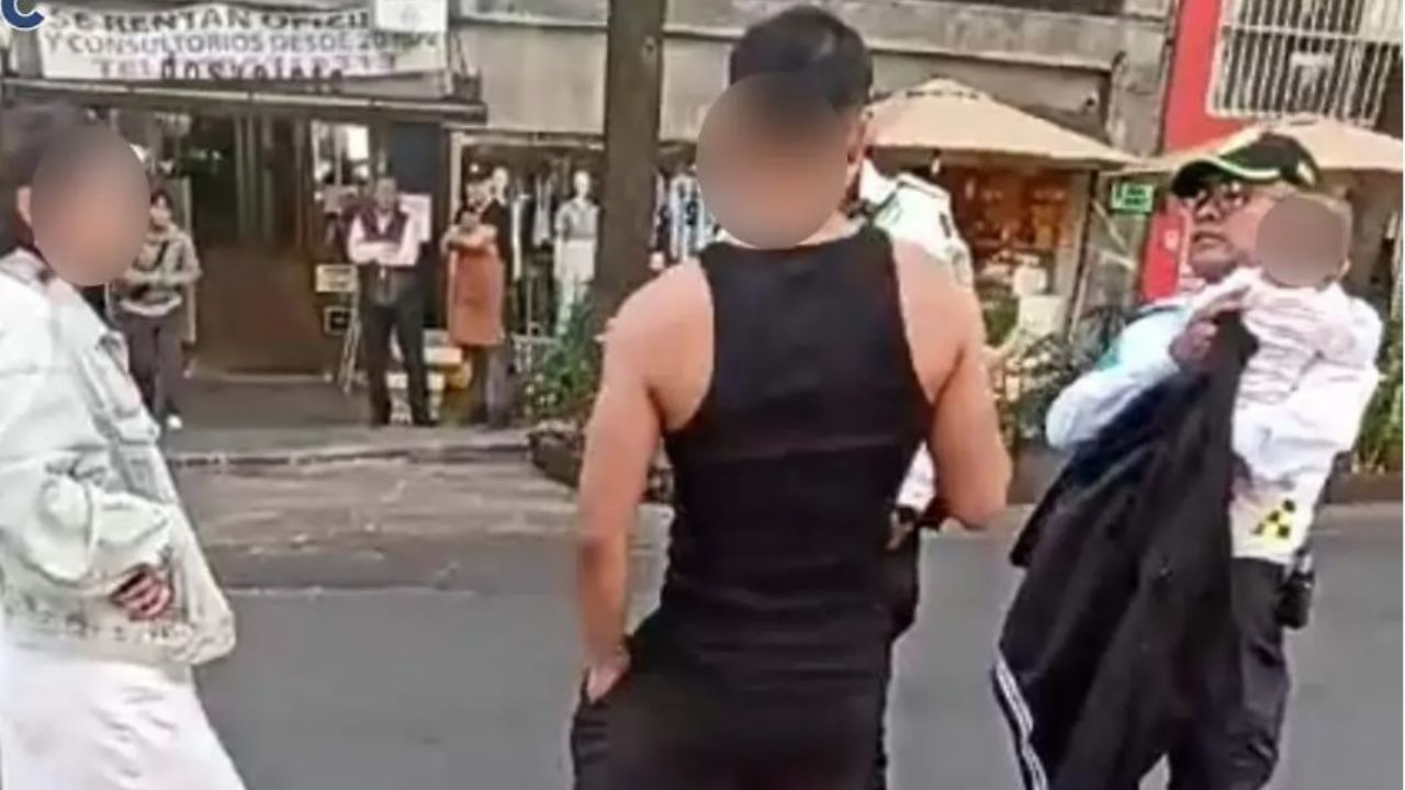 Se le olvidó su hijo: Bebé se queda solo en una camioneta en CDMX; padre fue al super