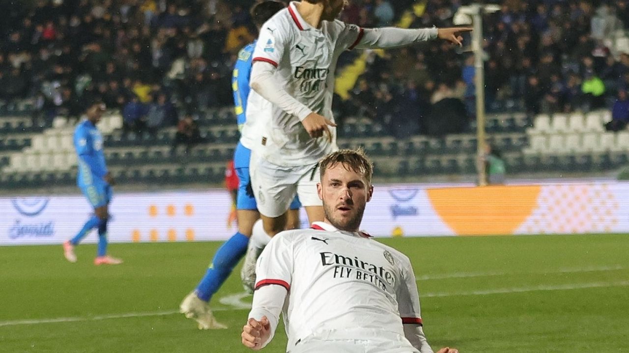 Debut de ensueño para el mexicano Santiago Giménez: Anota su primer gol con el AC Milan