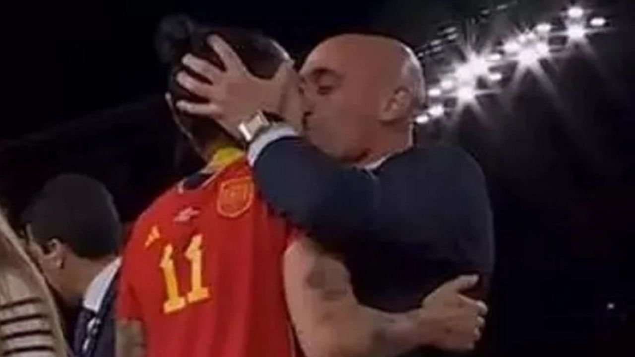 Luis Rubiales defiende consentimiento en caso del beso a Jenni Hermoso
