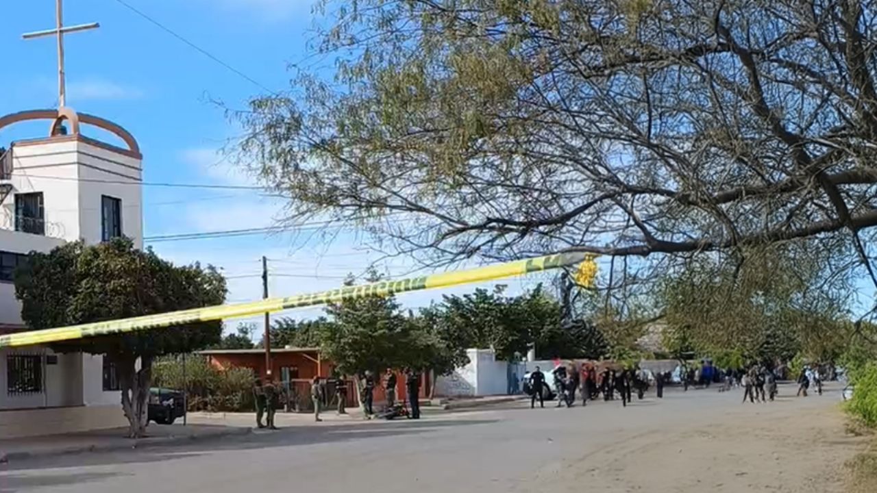 Ciudad Obregón: Gatilleros intentan asesinar a joven motociclista frente a parroquia