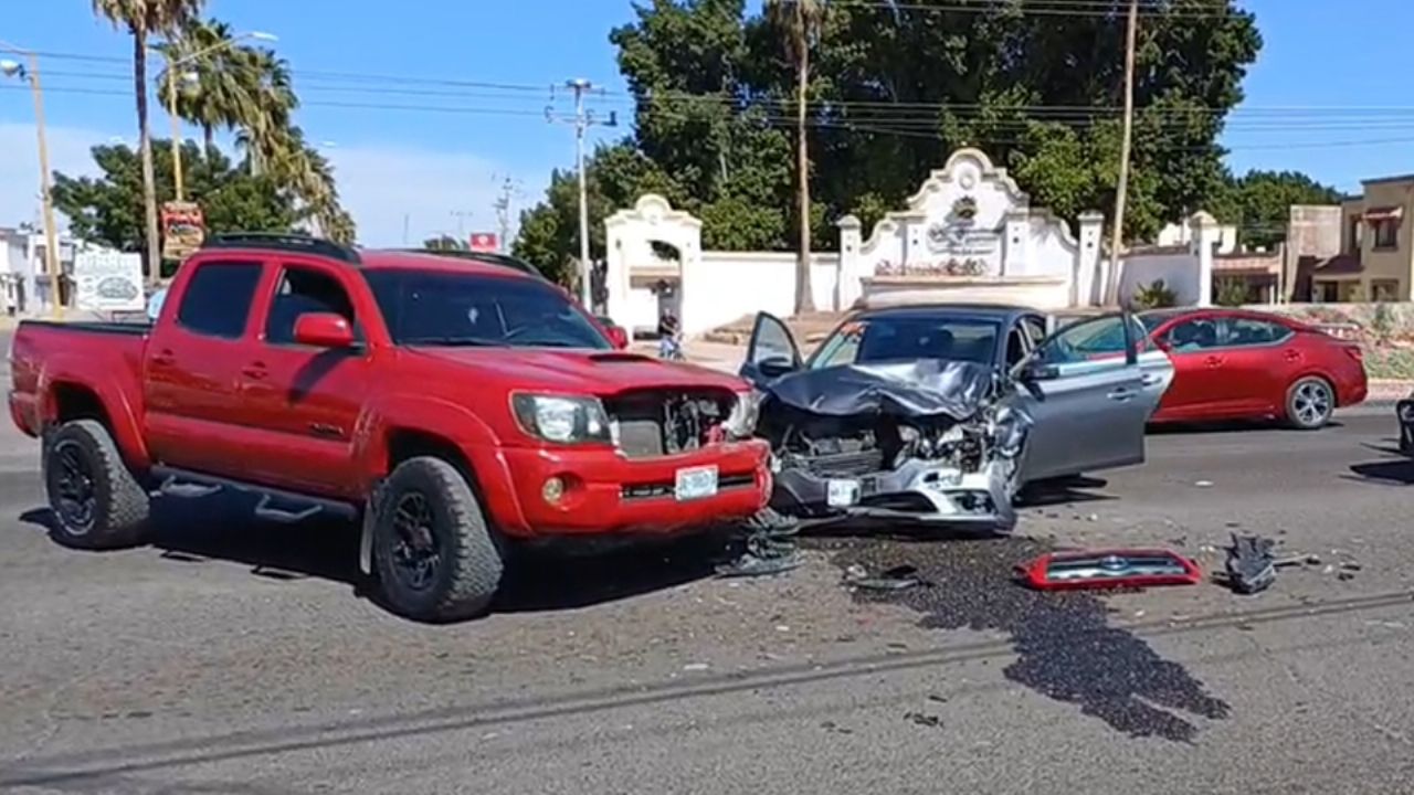 Ciudad Obregón: Fuerte choque en Villas del Rey deja a mujer lesionada y hospitalizada