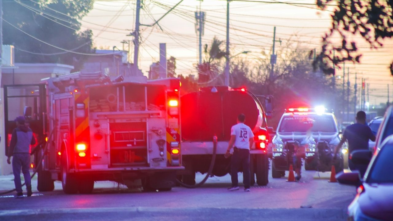 Se registra incendio dentro de inmueble en Hermosillo; dos personas quedaron atrapadas