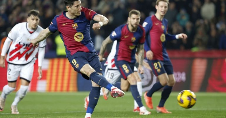 El polaco cobró de manera perfecta para anotar