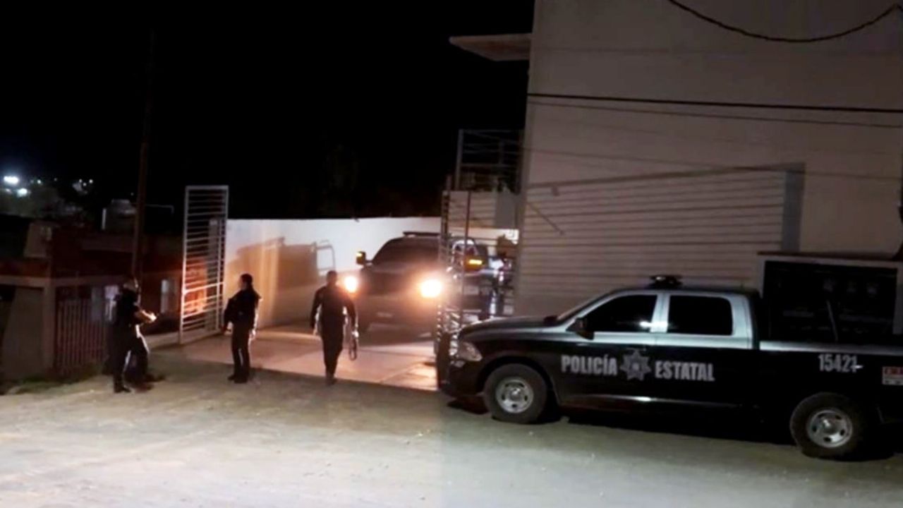 Otra vez en Caborca: Gatilleros rafaguean departamentos habitados por la Policía Estatal