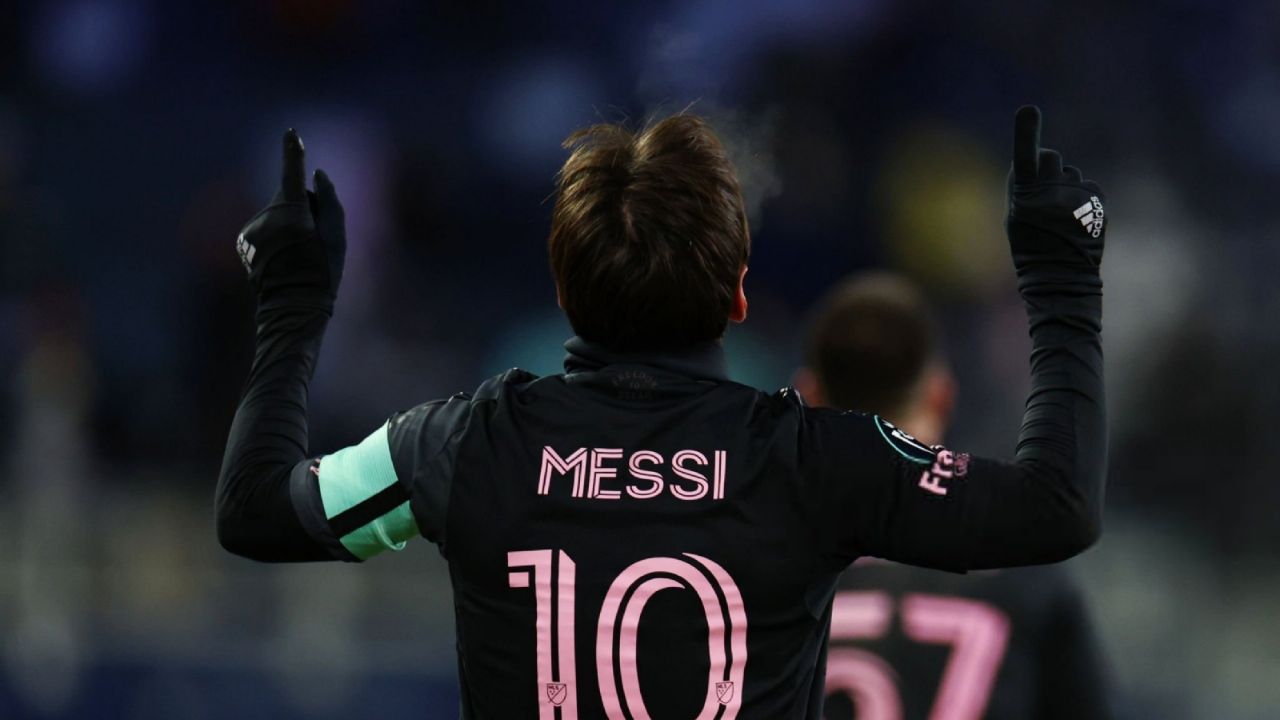 Lionel Messi brilla en la Concachampions y árbitro mexicano se lleva su playera