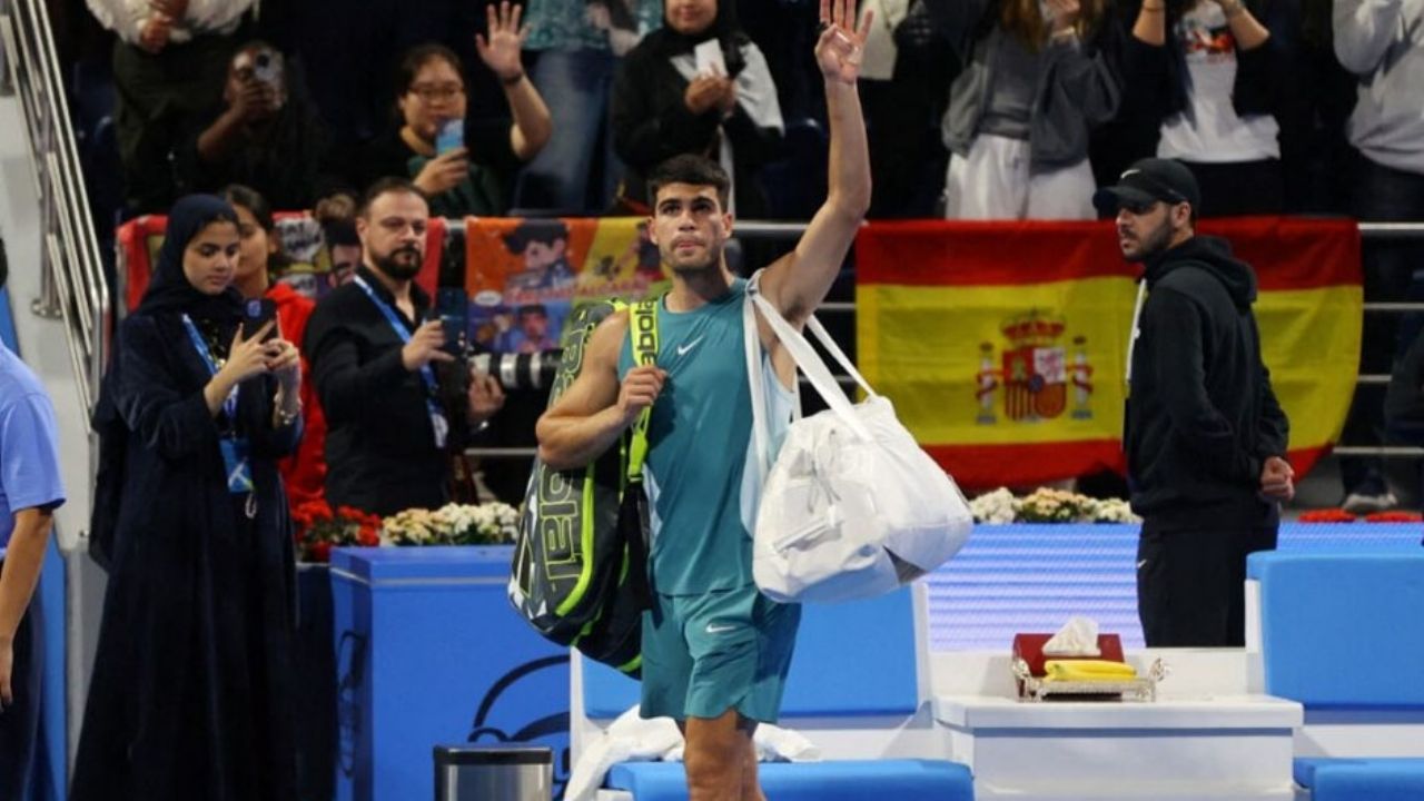 Carlos Alcaraz es sorprendido por Jiri Lehecka y queda fuera en el Qatar Open