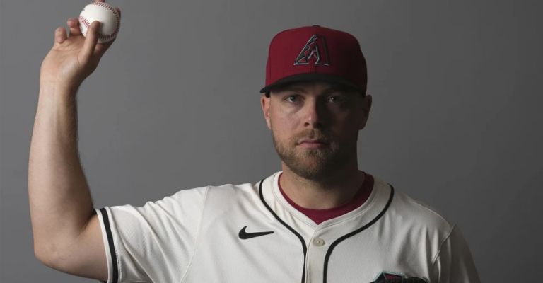 Burnes firmó un lucrativo acuerdo con los 'cascabeles'