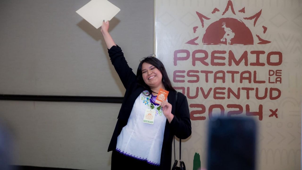 Ana María, la joven yaqui-mayo ganadora del Premio Estatal de la Juventud 2025