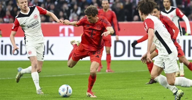 Müller tuvo minutos en este duelo