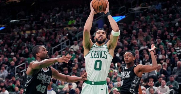 Tatum y los Celtics son quienes más intentos realizan