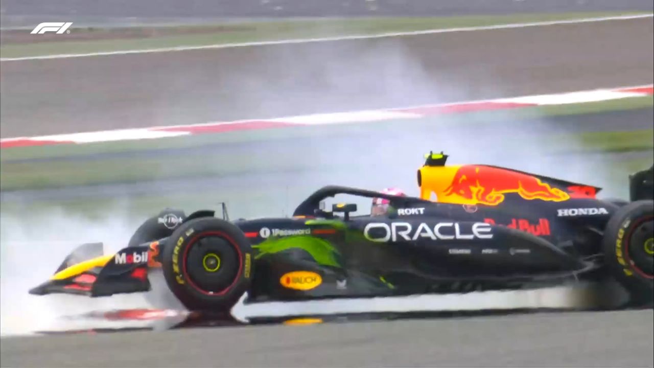 Extrañan a ‘Checo’ Pérez: Liam Lawson sufre su primer accidente con Red Bull en F1