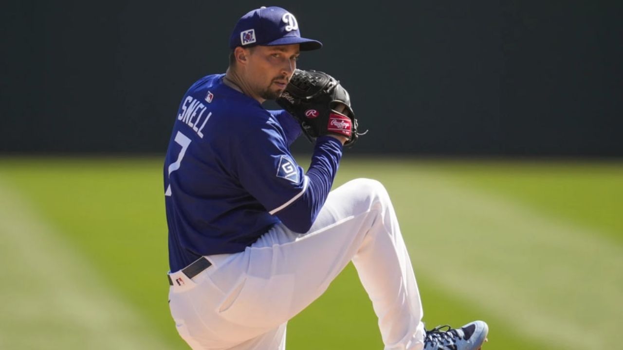 Snell luce satisfecho con su velocidad en el debut en entrenamientos de los Dodgers