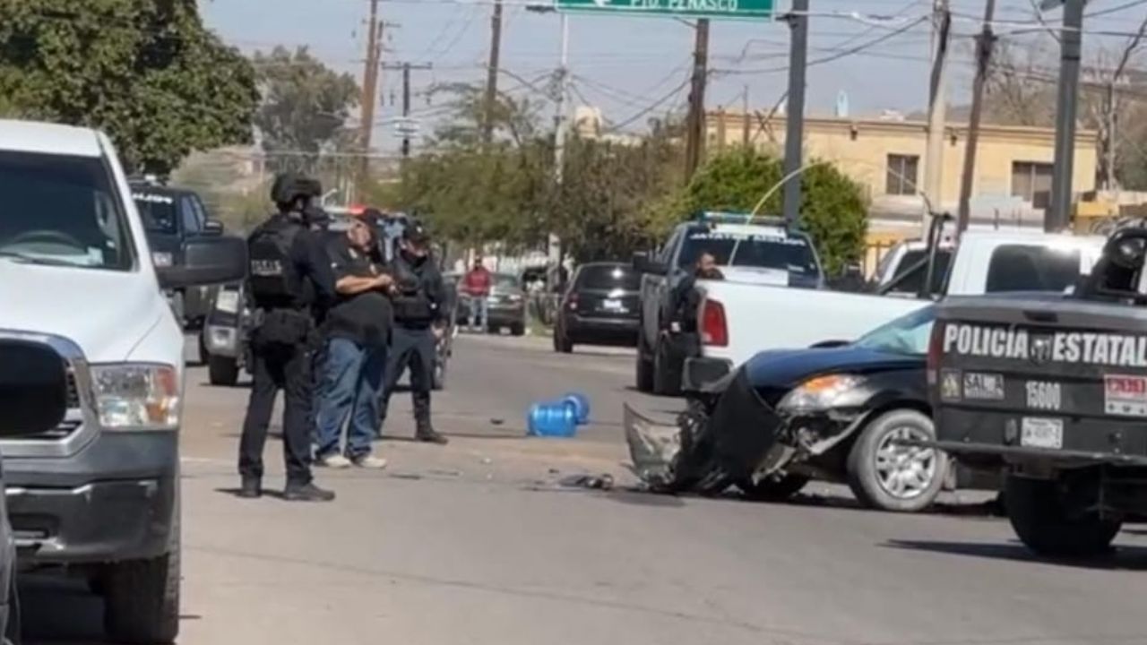 Persecución entre elementos PESP y sicarios termina en choque en Caborca; hay 2 detenidos