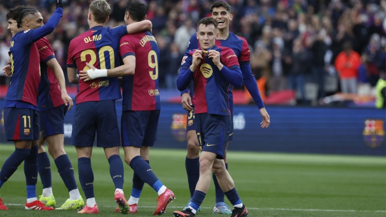 El Barcelona aplasta a la Real Sociedad y mantiene el liderato en España