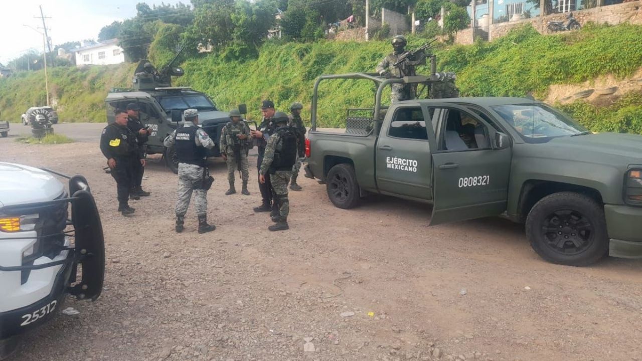 Imágenes fuertes: Abandonan cadáver decapitado colgado en Potrerillos del Norote, Sinaloa