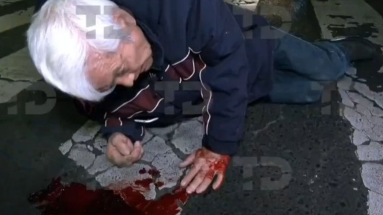 VIDEO: Adulto mayor es atropellado EN VIVO durante enlace de televisión en CDMX