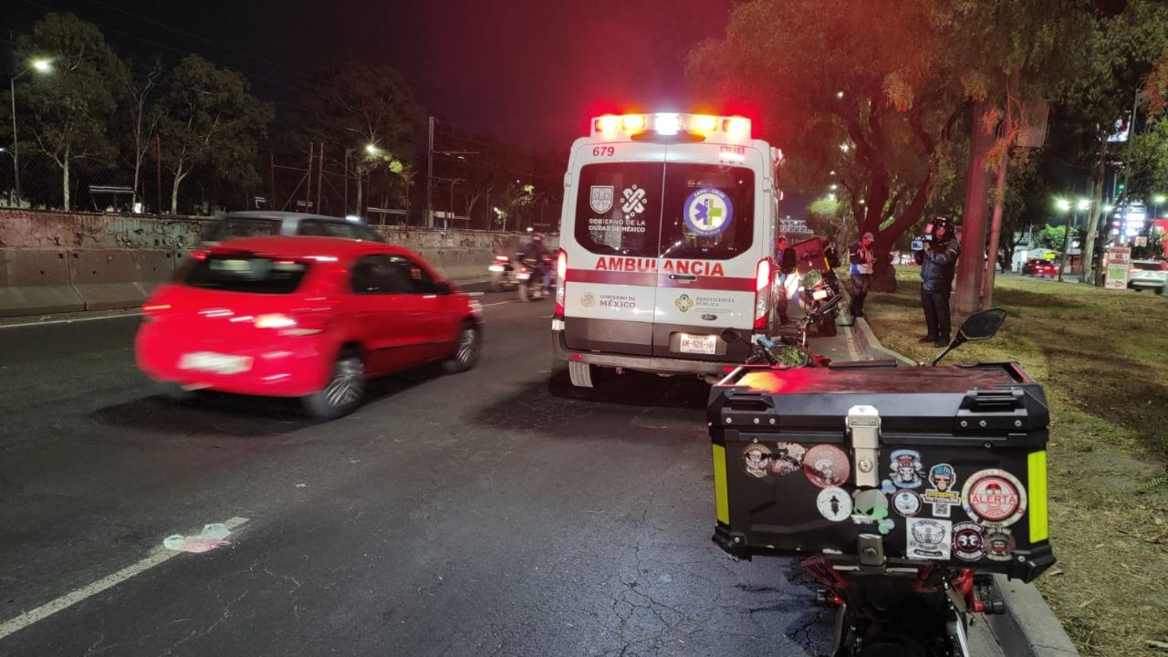 Fatídico accidente: Motociclista muere aplastado en calles de Iztapalapa, en CDMX