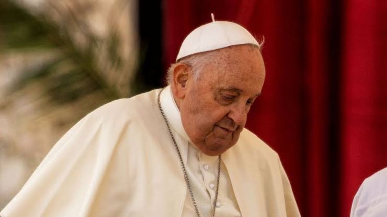 Papa Francisco inicia fisioterapia motora mientras sigue hospitalizado; celebra miércoles de ceniza