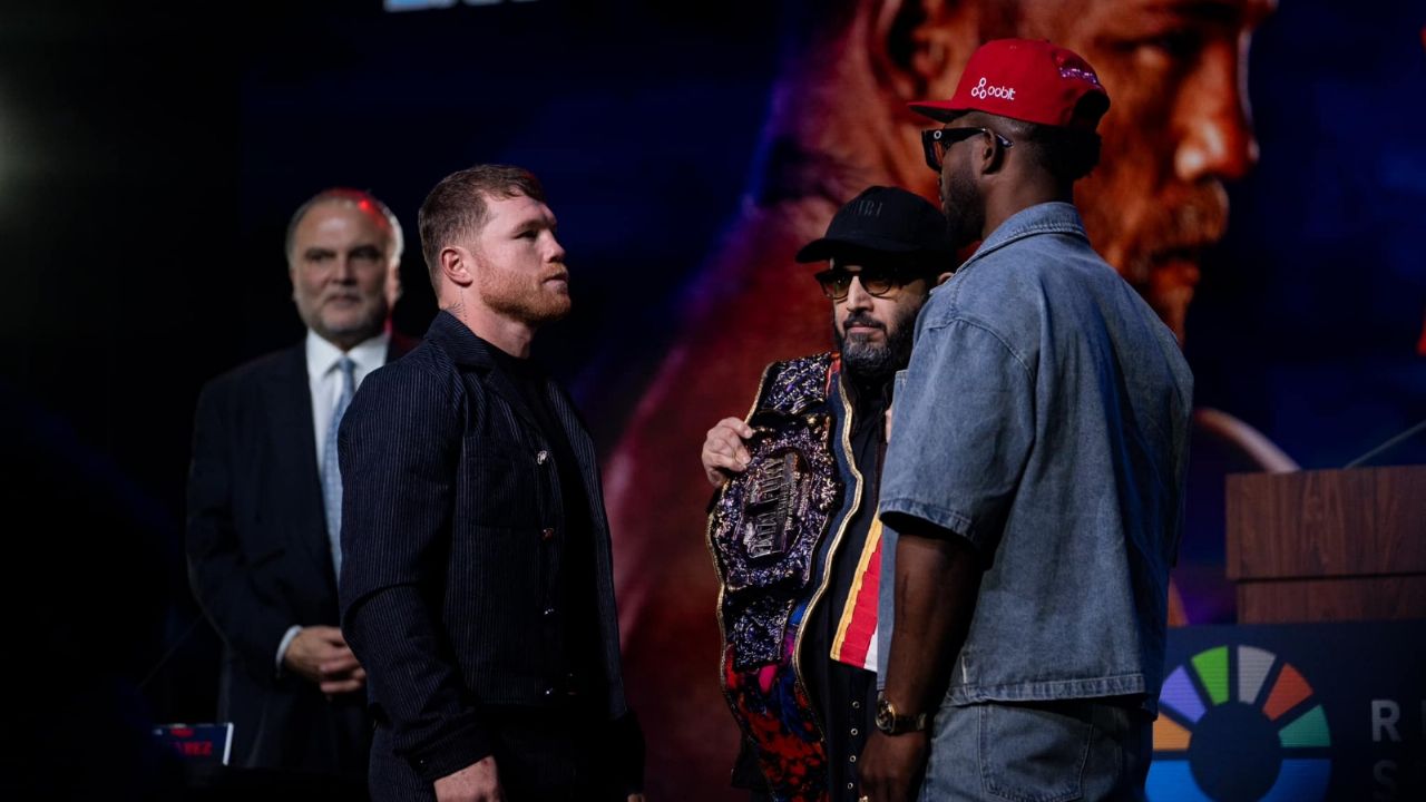 Saúl ‘Canelo’ Álvarez y William Scull tuvieron su primer cara a cara en Arabia Saudita