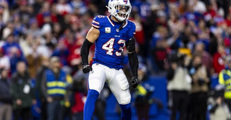 A pesar de su físico, ha destacado con su labor