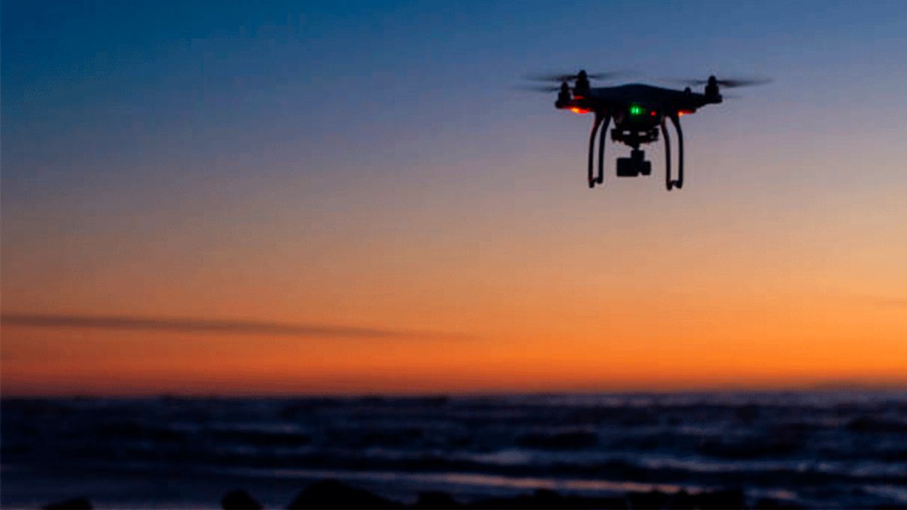 Refinería rusa recibe ataque de drones ucranianos y responde con misiles a Donetsk