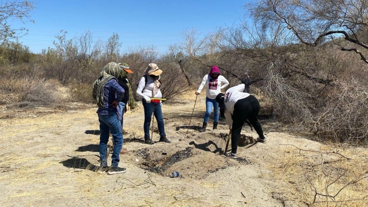 Madres Buscadoras de Sonora hallan cuatro cuerpos enterrados cerca de mina de Hermosillo