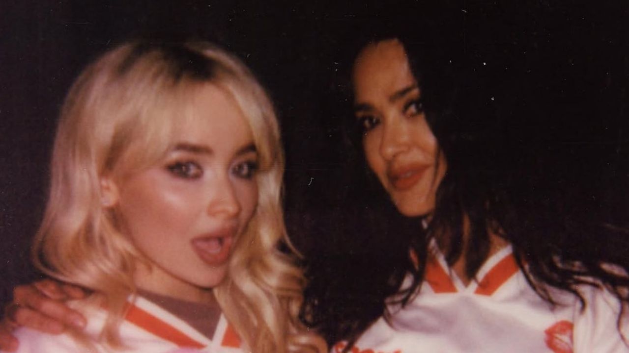Salma Hayek es “arrestada” por Sabrina Carpenter durante un concierto en Londres