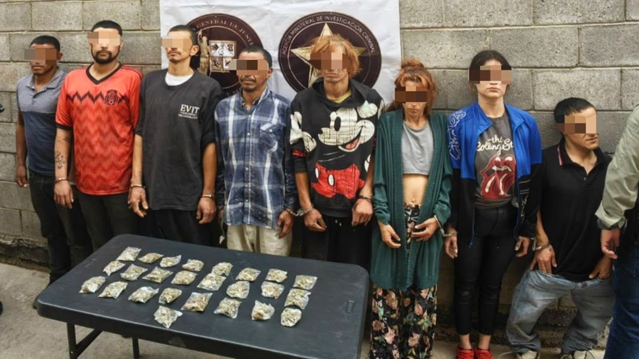Caen en Hermosillo dos mujeres y seis hombres por posesión de 25 bolsas de marihuana