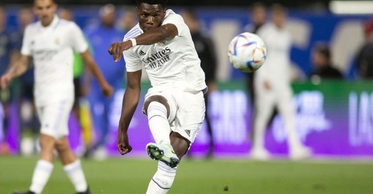 El jugador galo resta importancia a las críticas