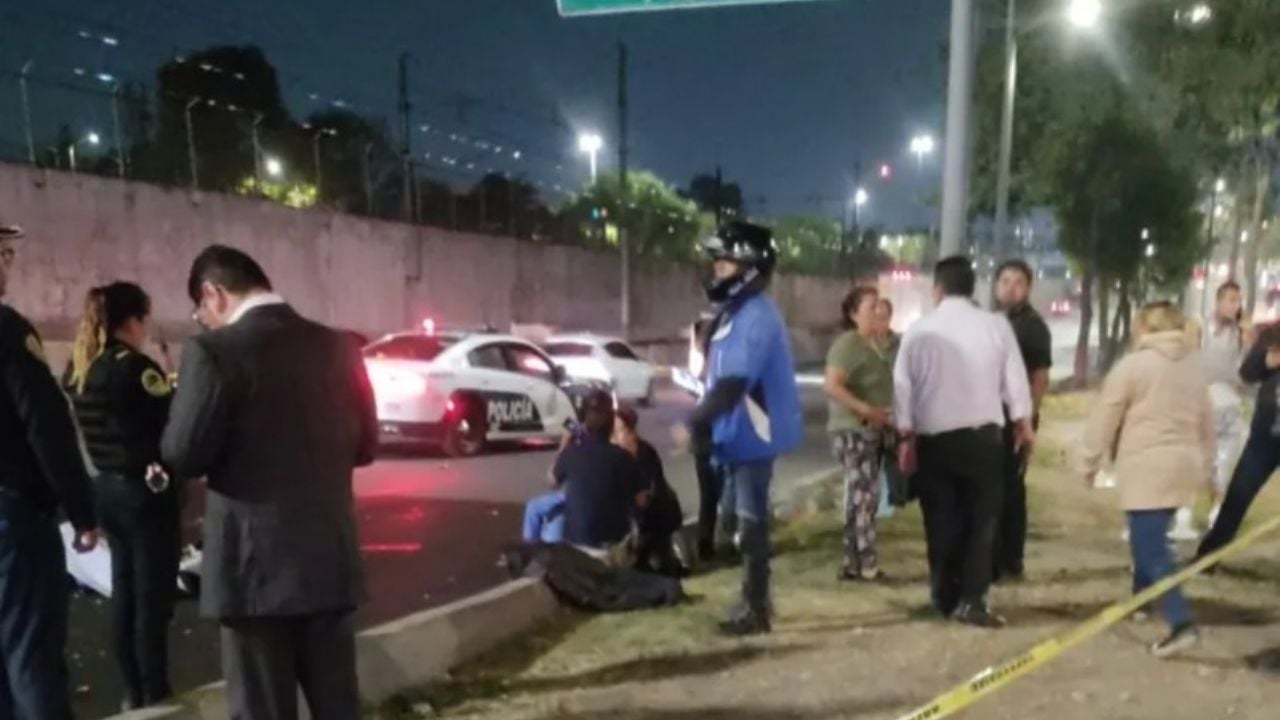 VIDEO: Motociclistas son aplastados por tráiler en la Calzada Ignacio Zaragoza