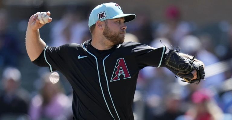 Burnes espera ayudar a los DBacks a llegar muy lejos