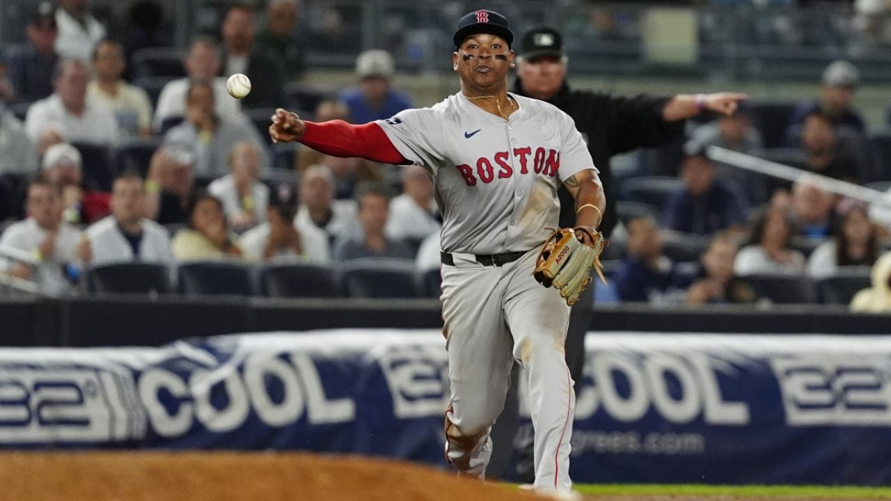 Rafael Devers cambia de opinión; quiere ayudar al equipo a ganar, incluso como designado
