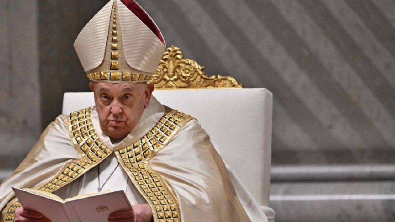 Desde el hospital, Papa Francisco inicia proceso de reformas en la iglesia católica