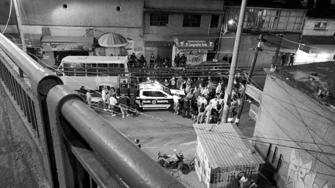 FOTOS: Imágenes fuertes; En Naucalpan motociclistas se estampan contra camión y mueren