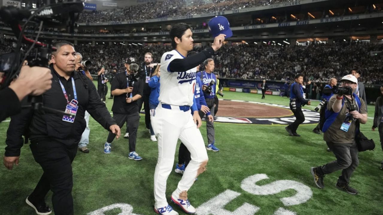 Ohtani regresa a casa como un héroe y no defrauda a Japón en la Serie de Tokio