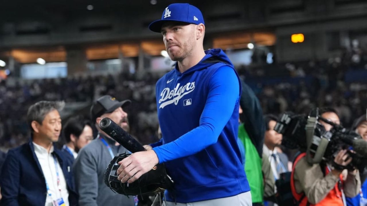 Se encienden las alarmas para los Dodgers; Freddie Freeman se lesiona de una costilla