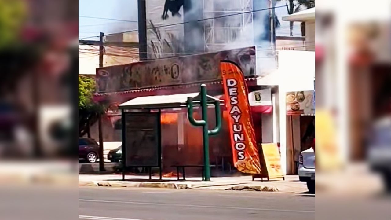 VIDEO: Fuerte incendio consume reconocida paletería en el Centro de Ciudad Obregón