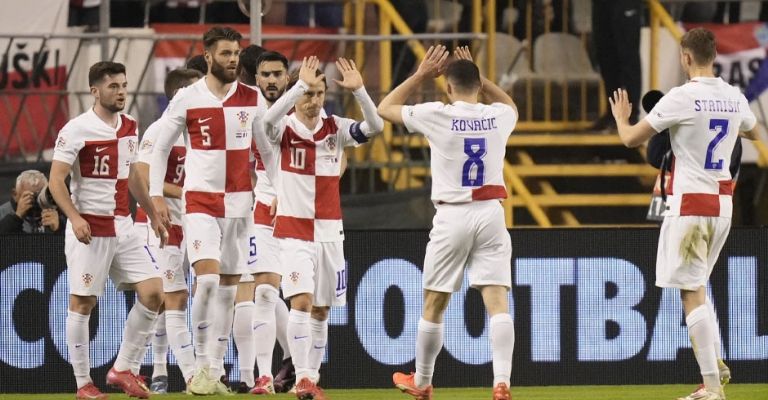 Los croatas salieron con banderas desplegadas