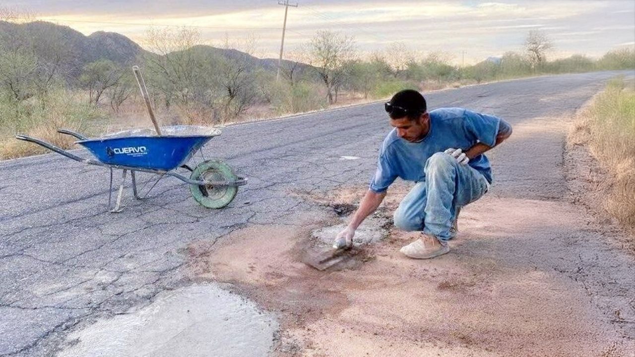 Residentes de comunidades rurales reparan carretera del valle de Guaymas y Empalme