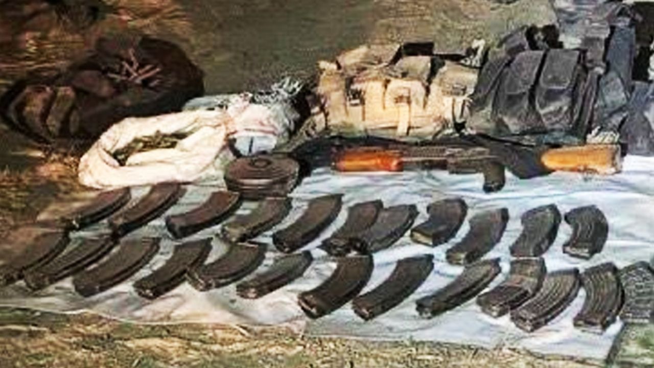 Desmantelan narcocampamento al norte de Sonora; encuentran armamento y vehículo robado