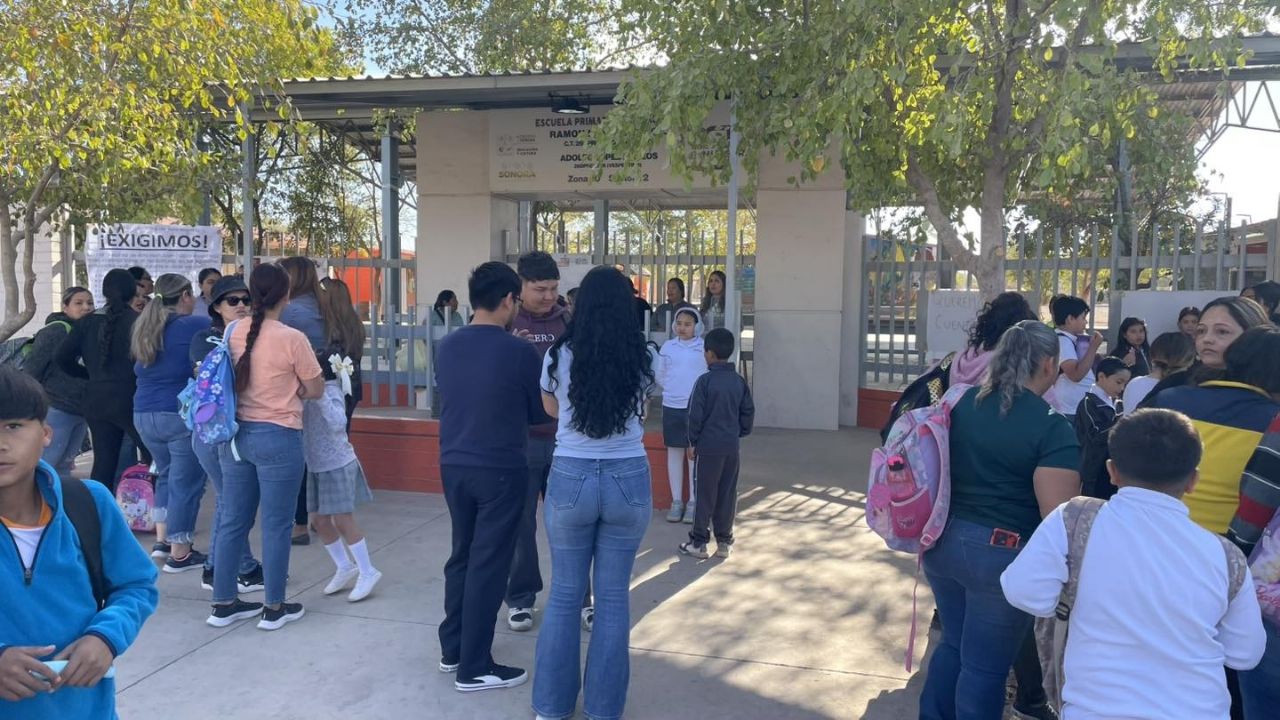 Madres de familia piden ‘cuentas claras’ a directora de una primaria en Navojoa