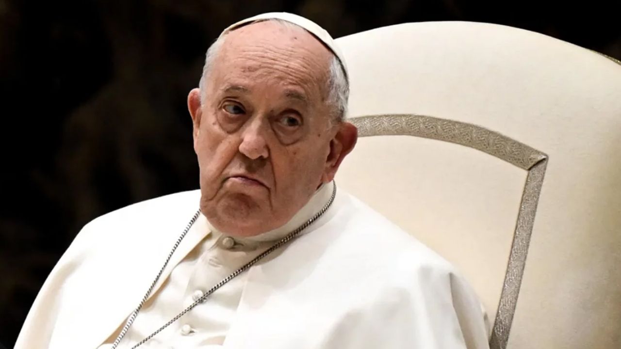 Alarma en el Vaticano: Papa Francisco, a punto de fallecer, confirma su equipo médico