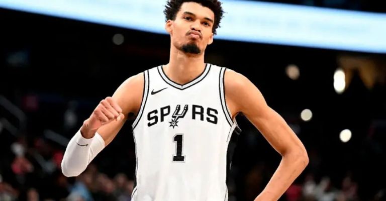 Wembanyama es otro que quedó fuera por una situación similar