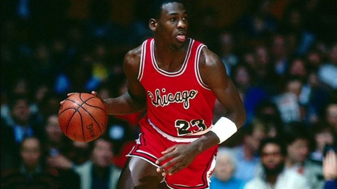 El jersey de la temporada de novato de Jordan con Bulls se vende por 4.2 mdd