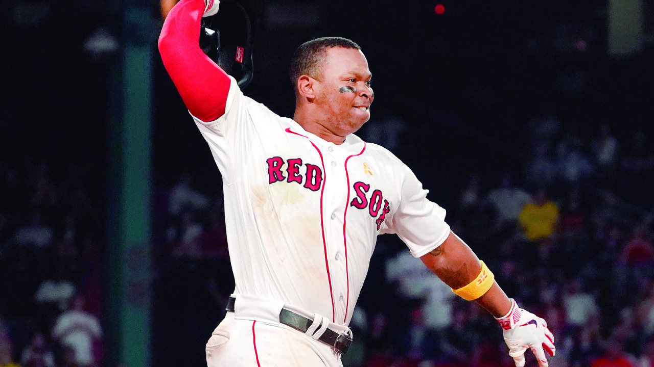 Se termina la novela: Alex Cora nombra a Devers como Bateador Designado de Boston