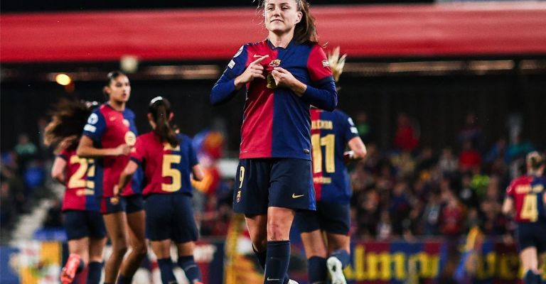 Pina festeja una de sus anotaciones