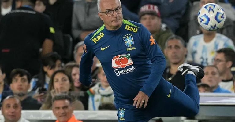 Dorival no logró enderezar el barco brasileño