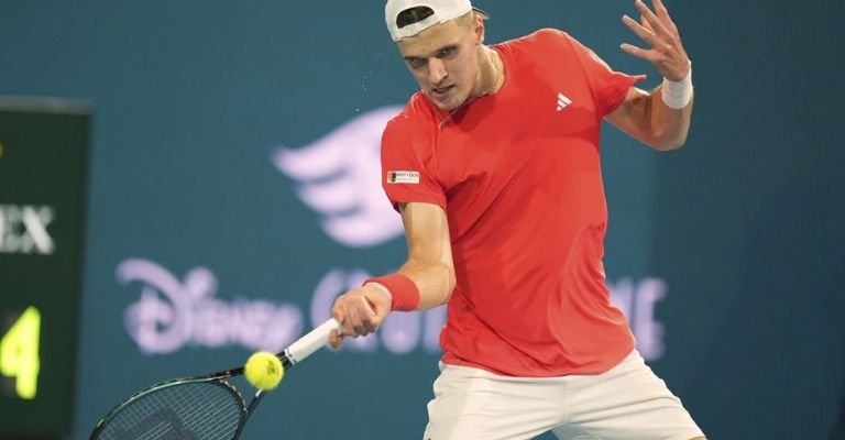 El checo fue mejor sobre la cancha