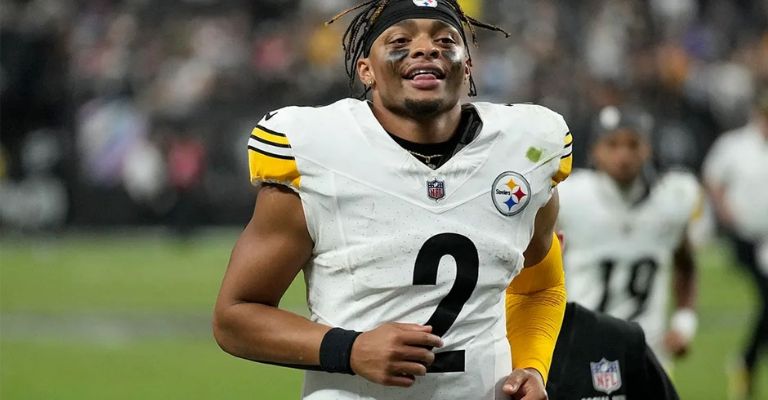 Fields fue cortado por los Steelers